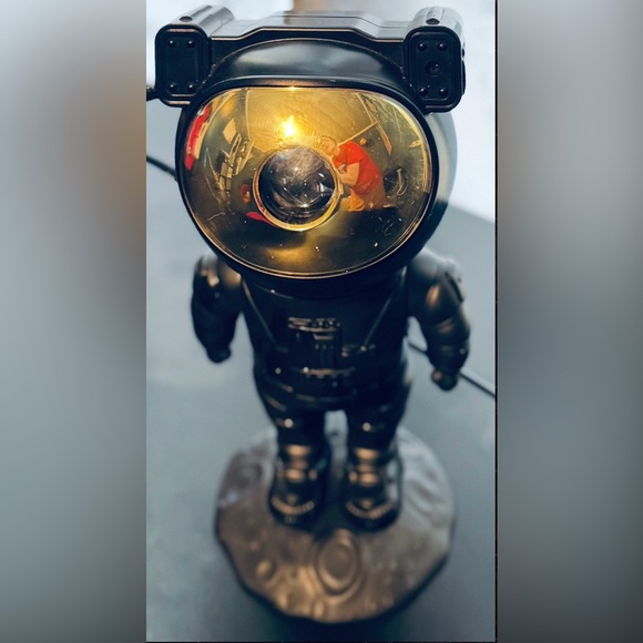 💰MONEY SAVER SPACE BUNDLE: Astronaut Galaxy Projector + Astronaut  Wall-Art - Picture 4 of 16